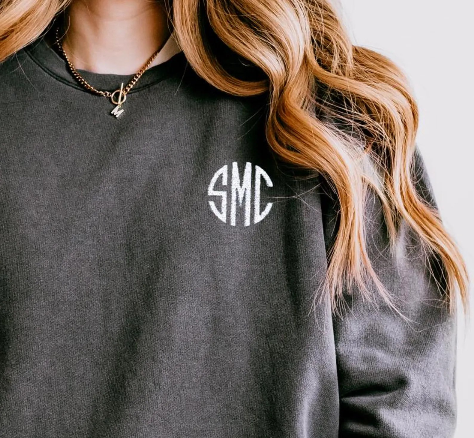 Áo Thêu Monogram Chữ Cái